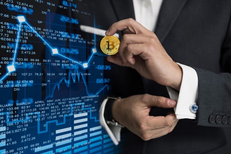 bitcoin-long-term-holders-accumulate-800-btc-monthly-amid-record-hodling-streak